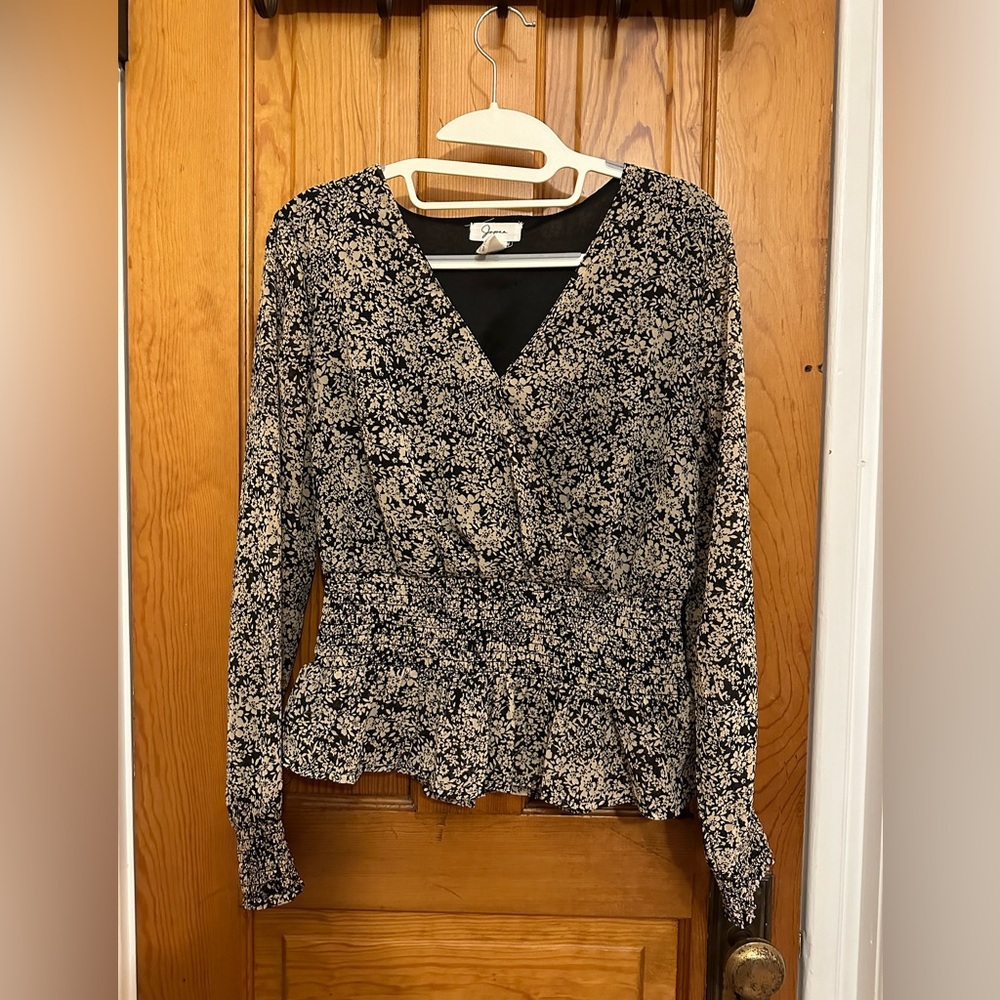 Medium Blouse. Small button in v-neck to hold fabric together!